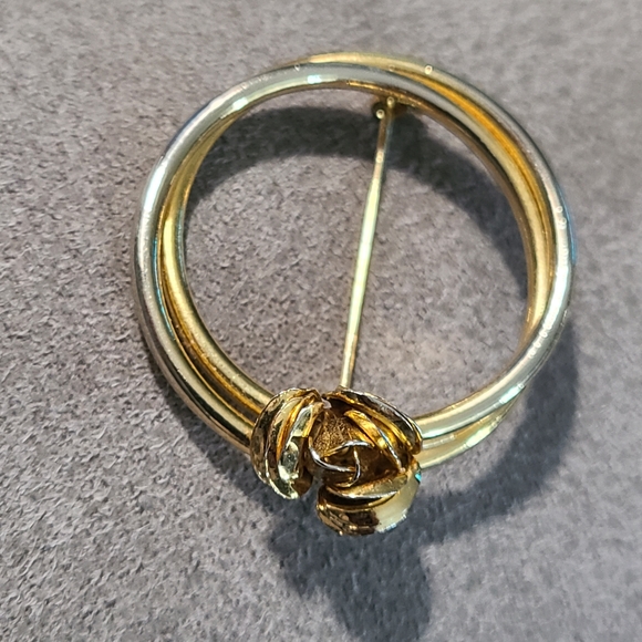 Vtg Elegant Gold‎ Tone Circular Brooch Flower Rose Vintage - Picture 4 of 7